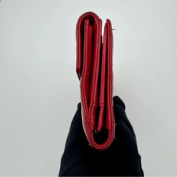 Chanel Red Quilted Wallet with Iconic CC Logo - Picture 8 of 13